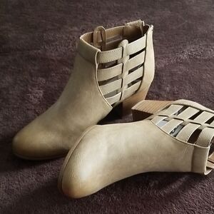 Women's Tan Ankle Boots